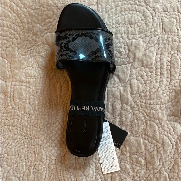 NWT Banana Republic black slides - Picture 3 of 3